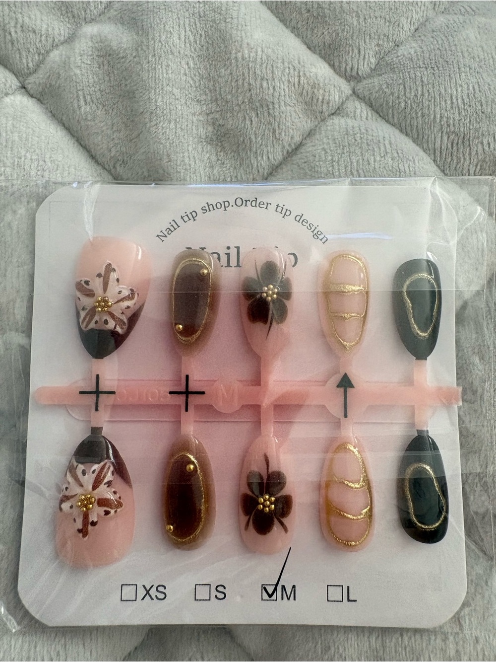 3D Press-On Set in Pink, Brown, Black Size Medium